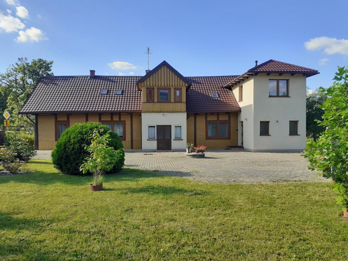 Вилла Dom W Skrzydlnej Skrzydlna Экстерьер фото